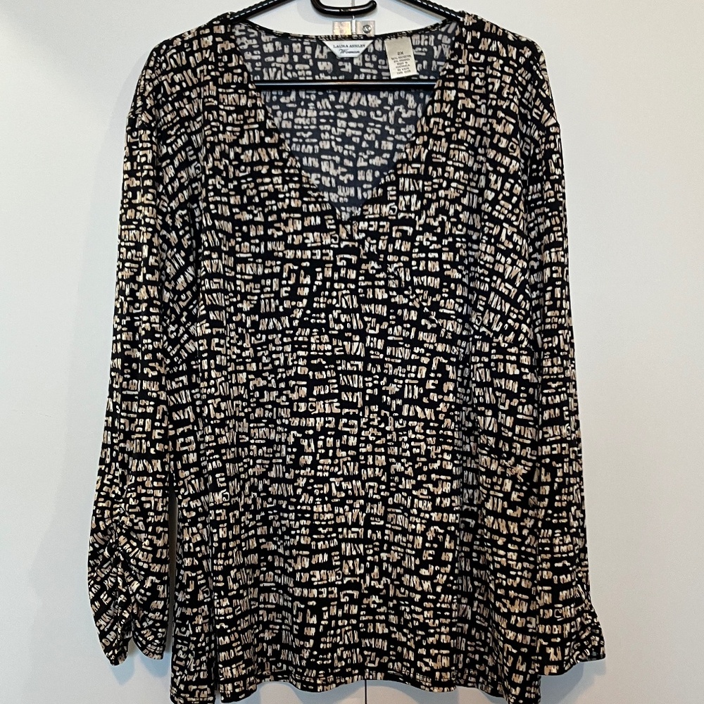 🎉 NWT Laura Ashley Trip Ready Knits Blouse